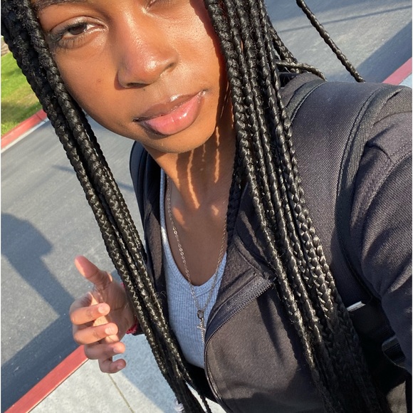 Meet your Posher, Maeva - Picture 1 of 1